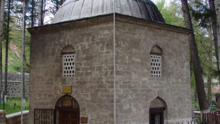 Akşemseddin Hz. Türbesi